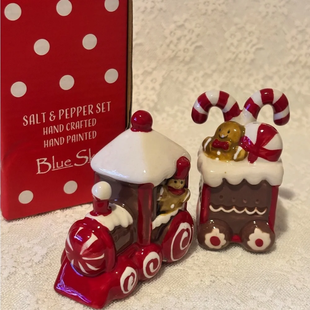 Adorable Blue Sky Salt & Pepper Shakers Clayworks. Christmas New
